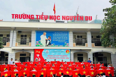 NGÀN LÁ CỜ TỔ QUỐC VÌ TRƯỜNG SA THÂN YÊU